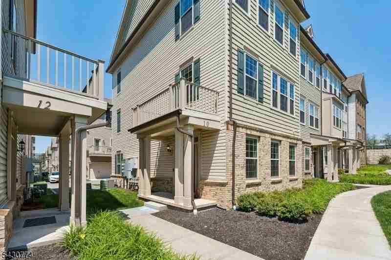10 Cortland Ct - Photo 2 of 18