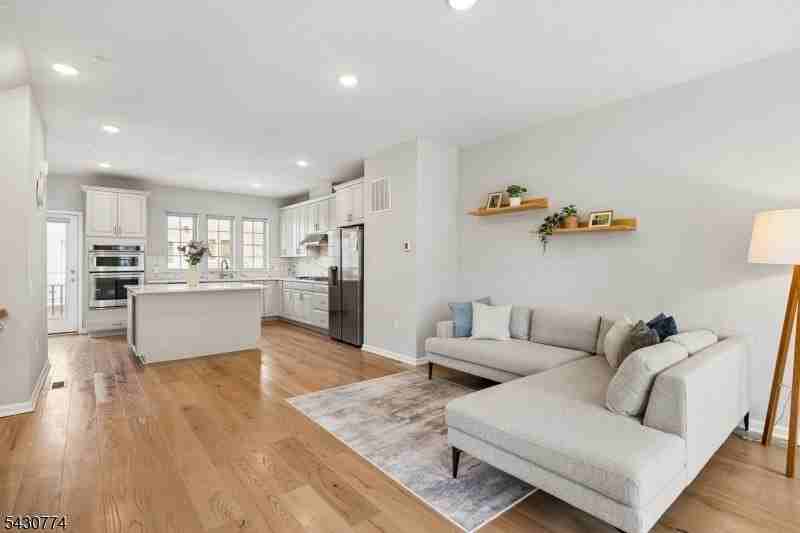 10 Cortland Ct - Photo 5 of 18