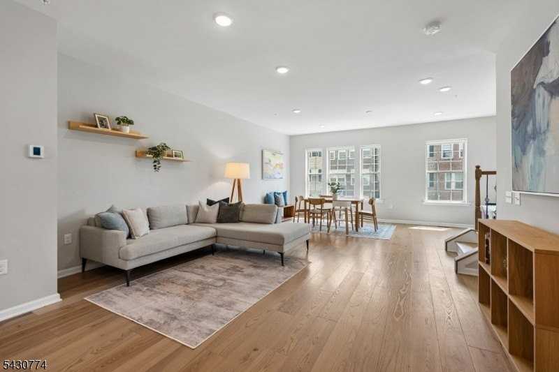 10 Cortland Ct - Photo 6 of 18
