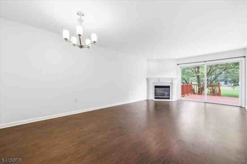 73 Castleton Rd - Photo 5 of 33