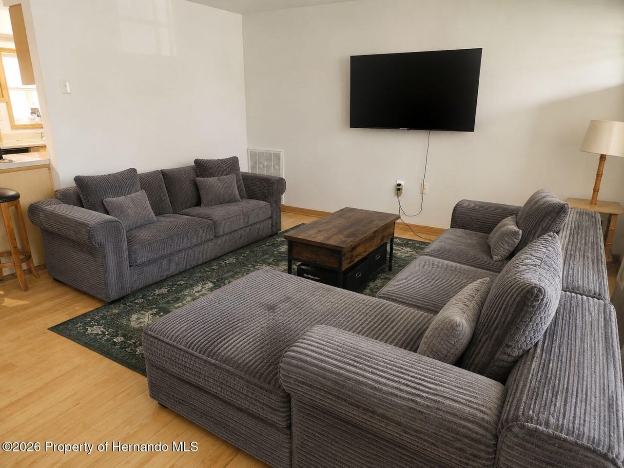 73 S Lincoln Ave - Photo 3 of 10