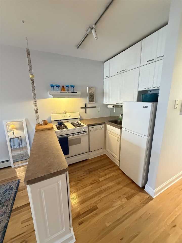 405 2nd St #3L - Photo 6 of 16
