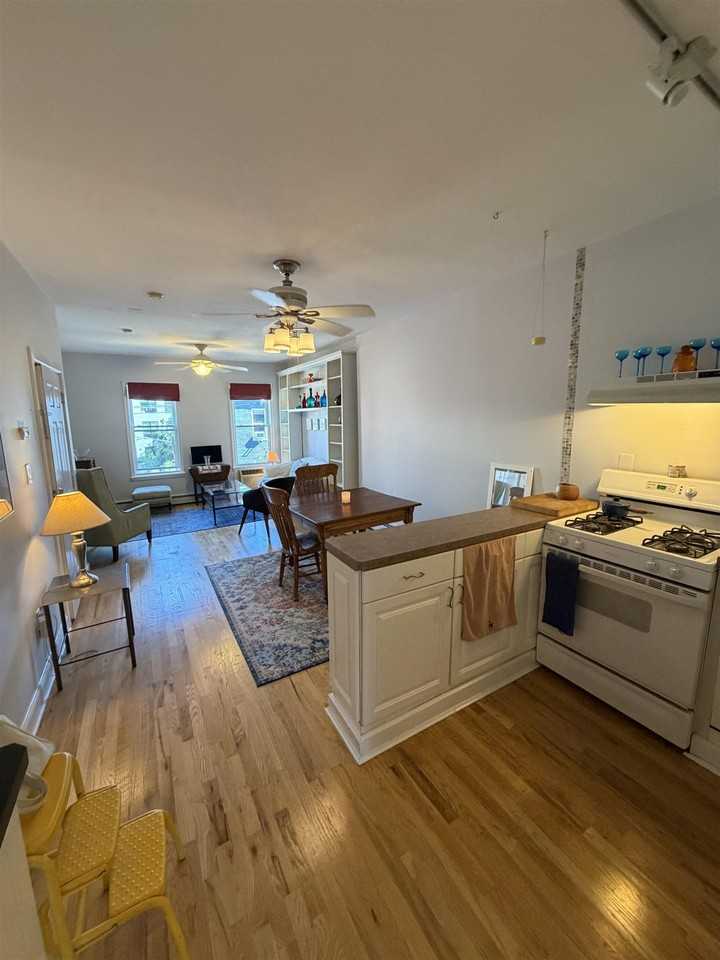 405 2nd St #3L - Photo 7 of 16