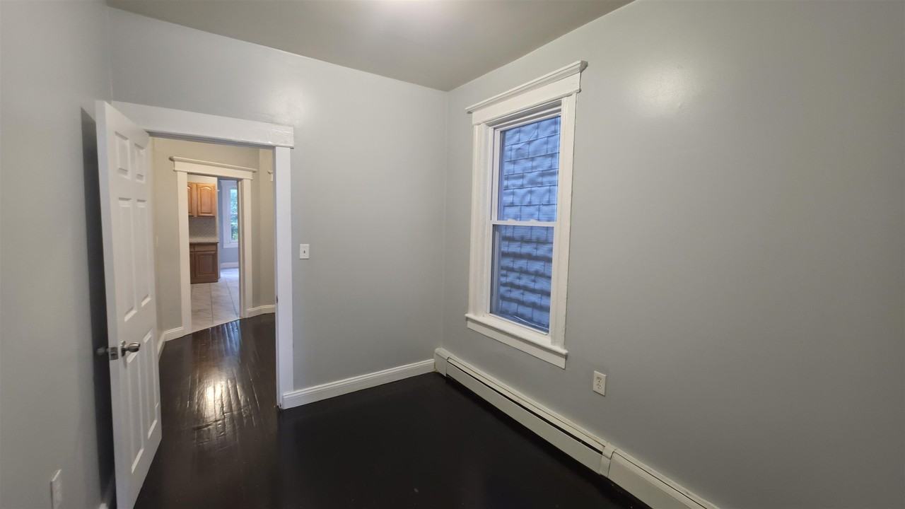 165 Clendenny Ave #2 - Photo 4 of 16