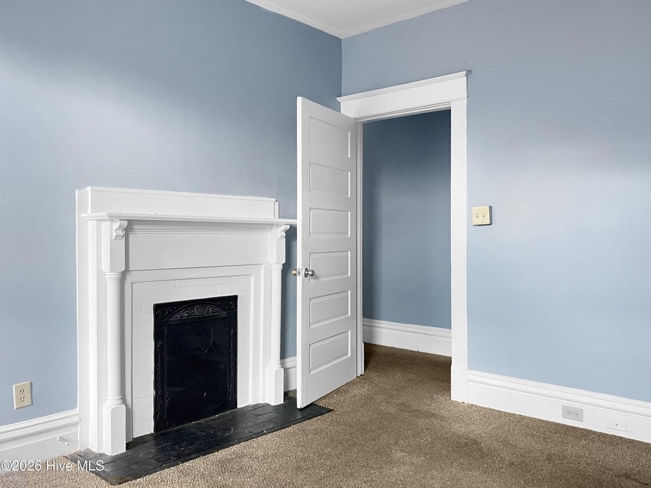 327 Ellis St #B - Photo 4 of 7