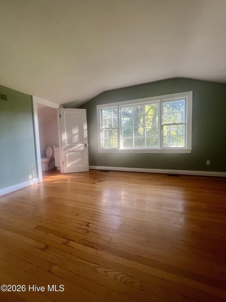 401 Bank St - Photo 6 of 19