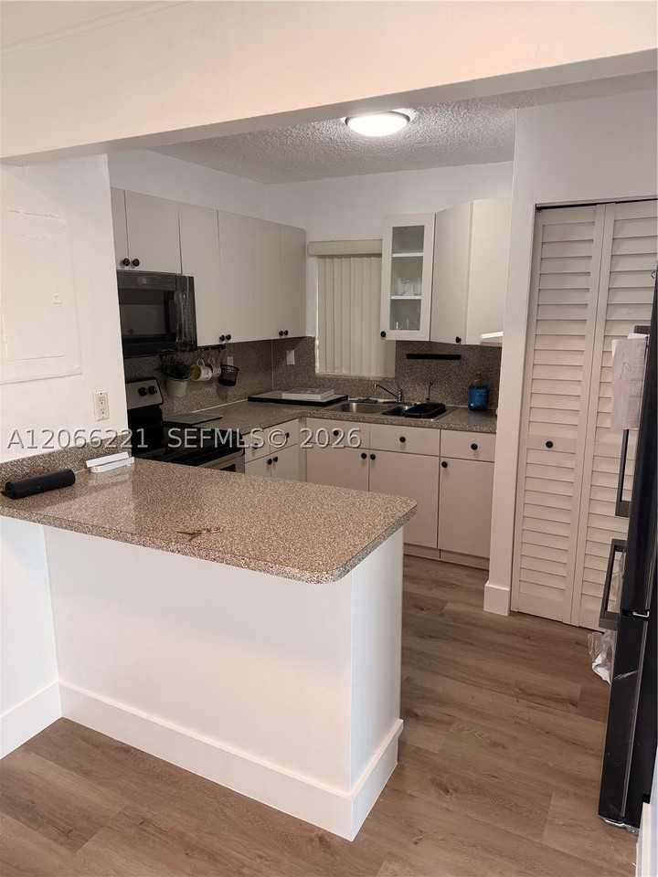 840 Nw 87th Ave #406 - Photo 2 of 11