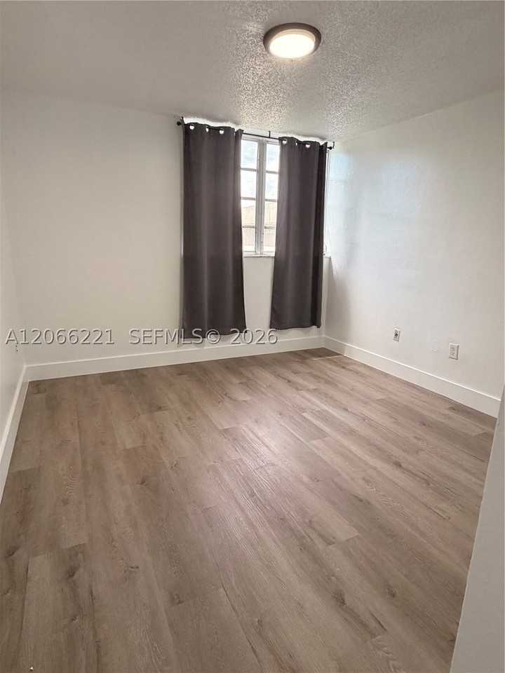 840 Nw 87th Ave #406 - Photo 5 of 11
