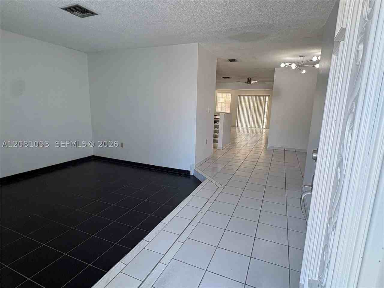 7577 W 5th Ln - Photo 5 of 33
