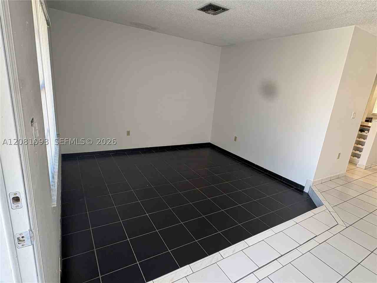 7577 W 5th Ln - Photo 6 of 33