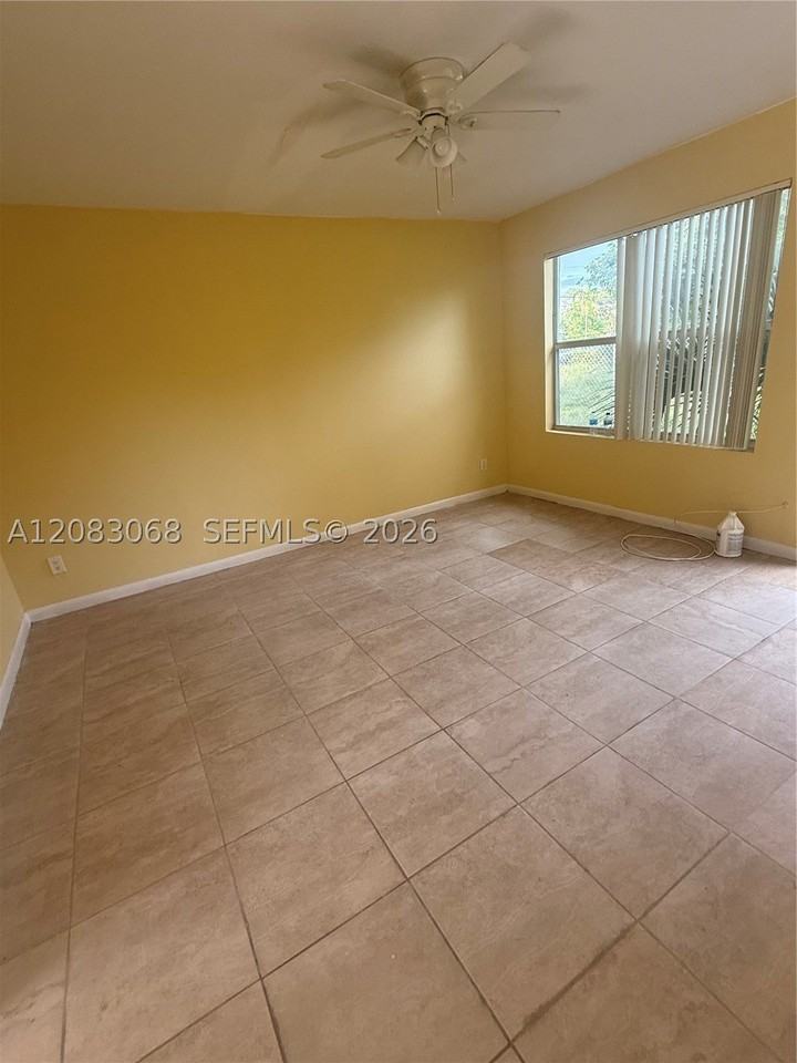 14 Nw 169th St #2 - Photo 2 of 8