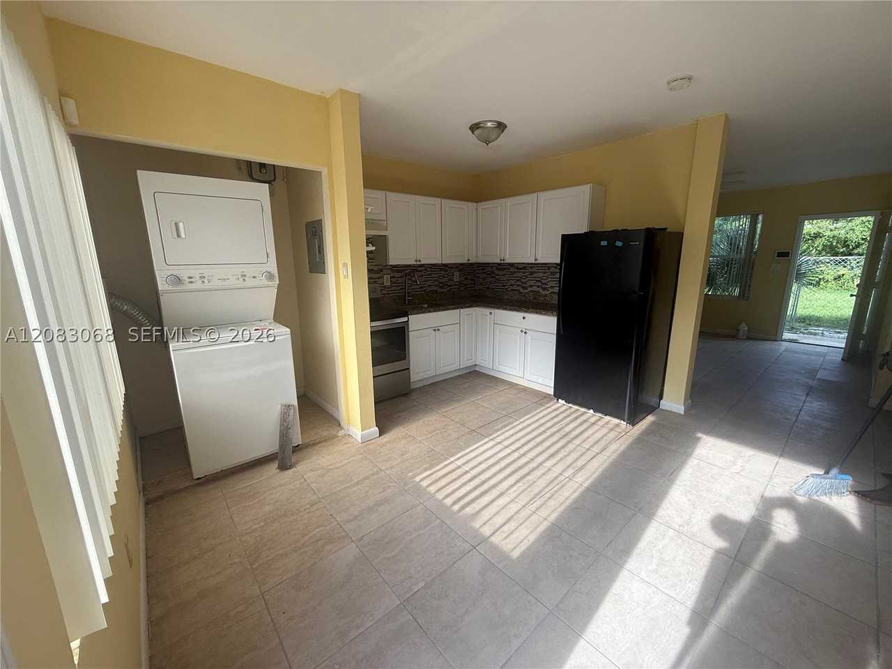 14 Nw 169th St #2 - Photo 5 of 8