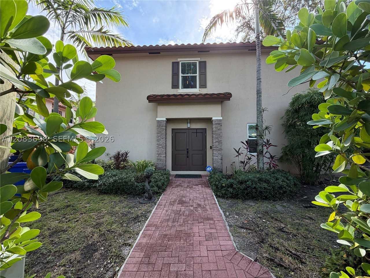 2370 Sw 18th Ave - Photo 3 of 29