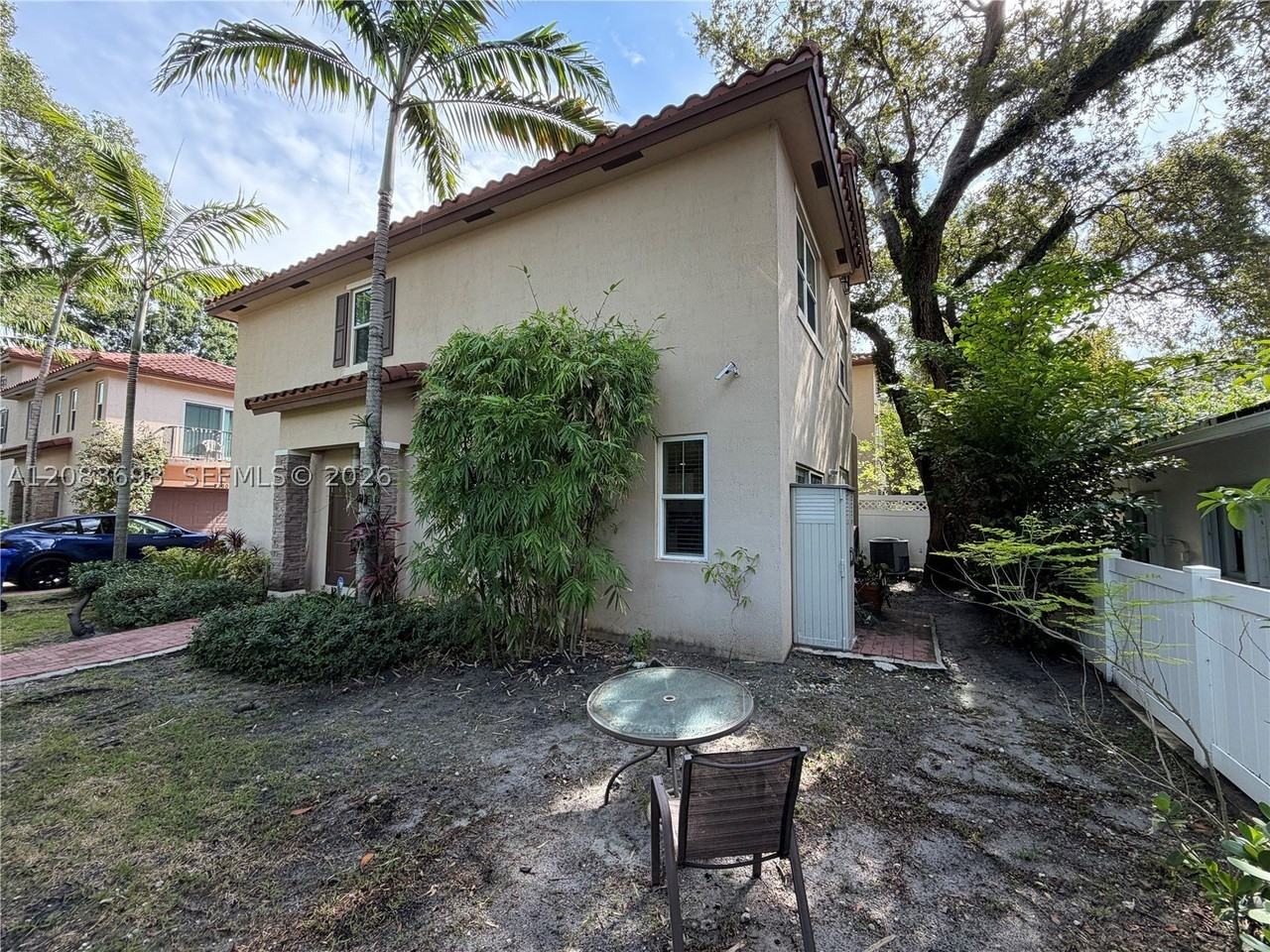 2370 Sw 18th Ave - Photo 4 of 29
