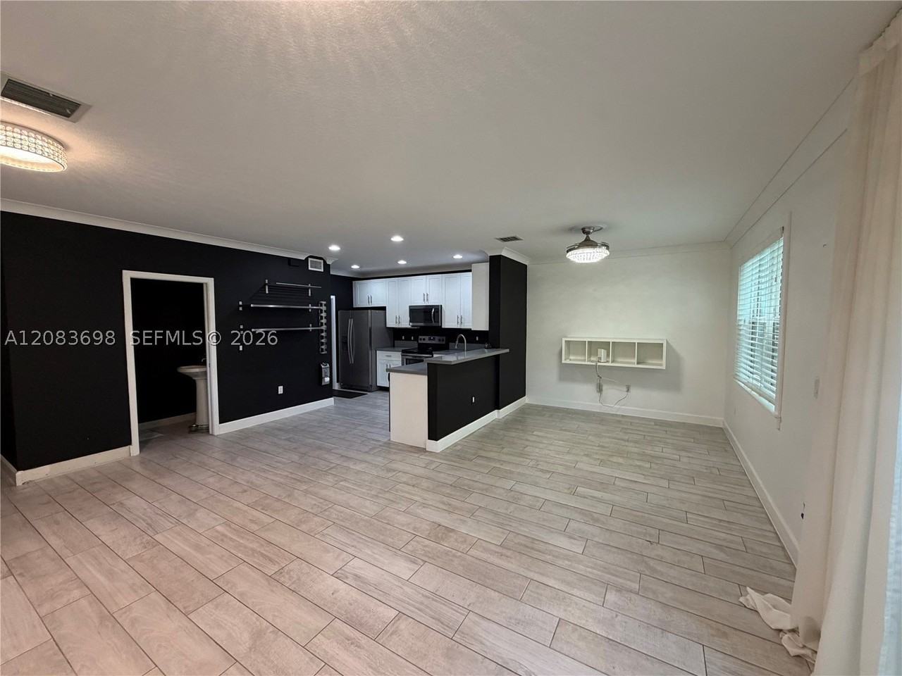 2370 Sw 18th Ave - Photo 6 of 29