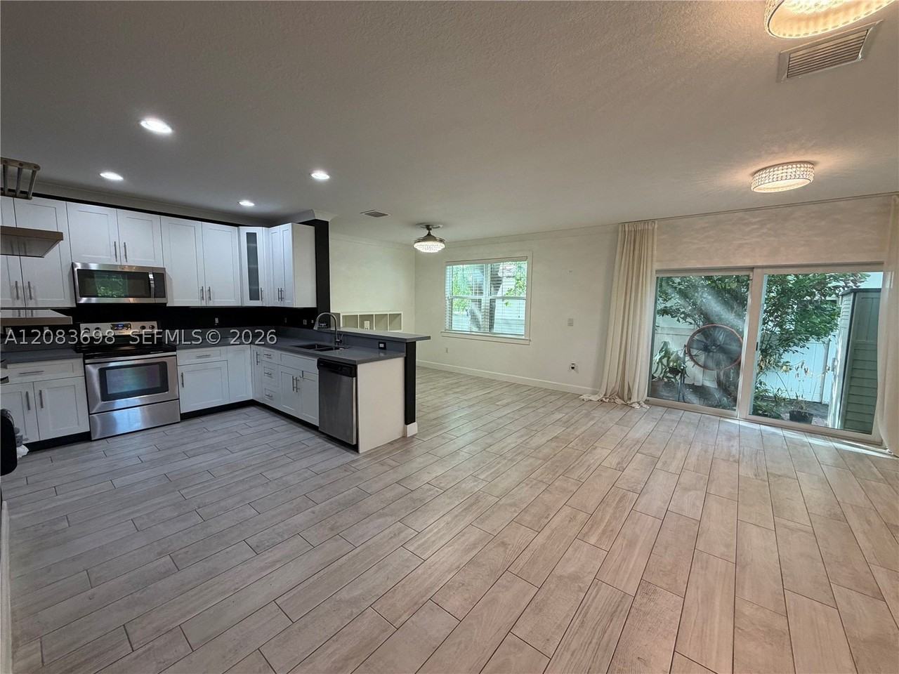 2370 Sw 18th Ave - Photo 7 of 29