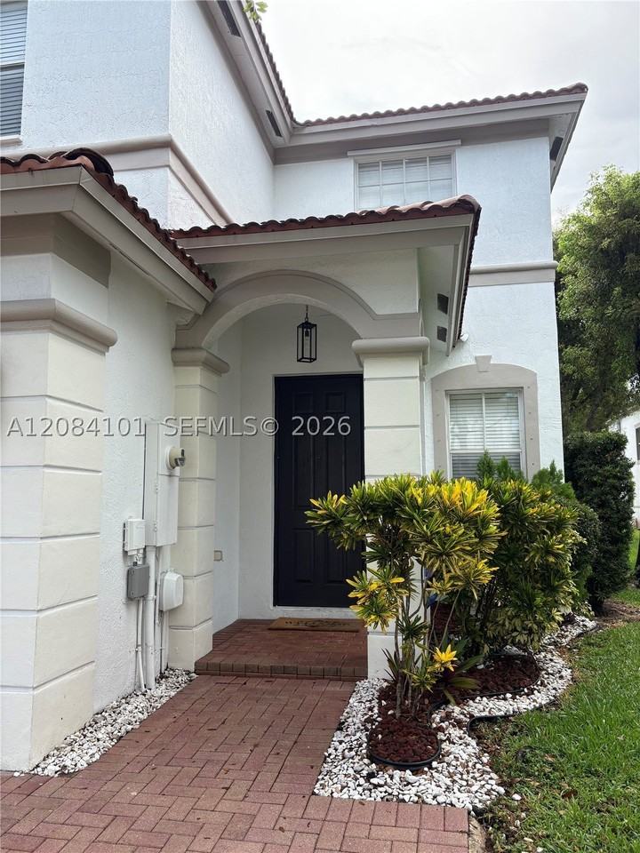 8108 Nw 108th Ct - Photo 4 of 45