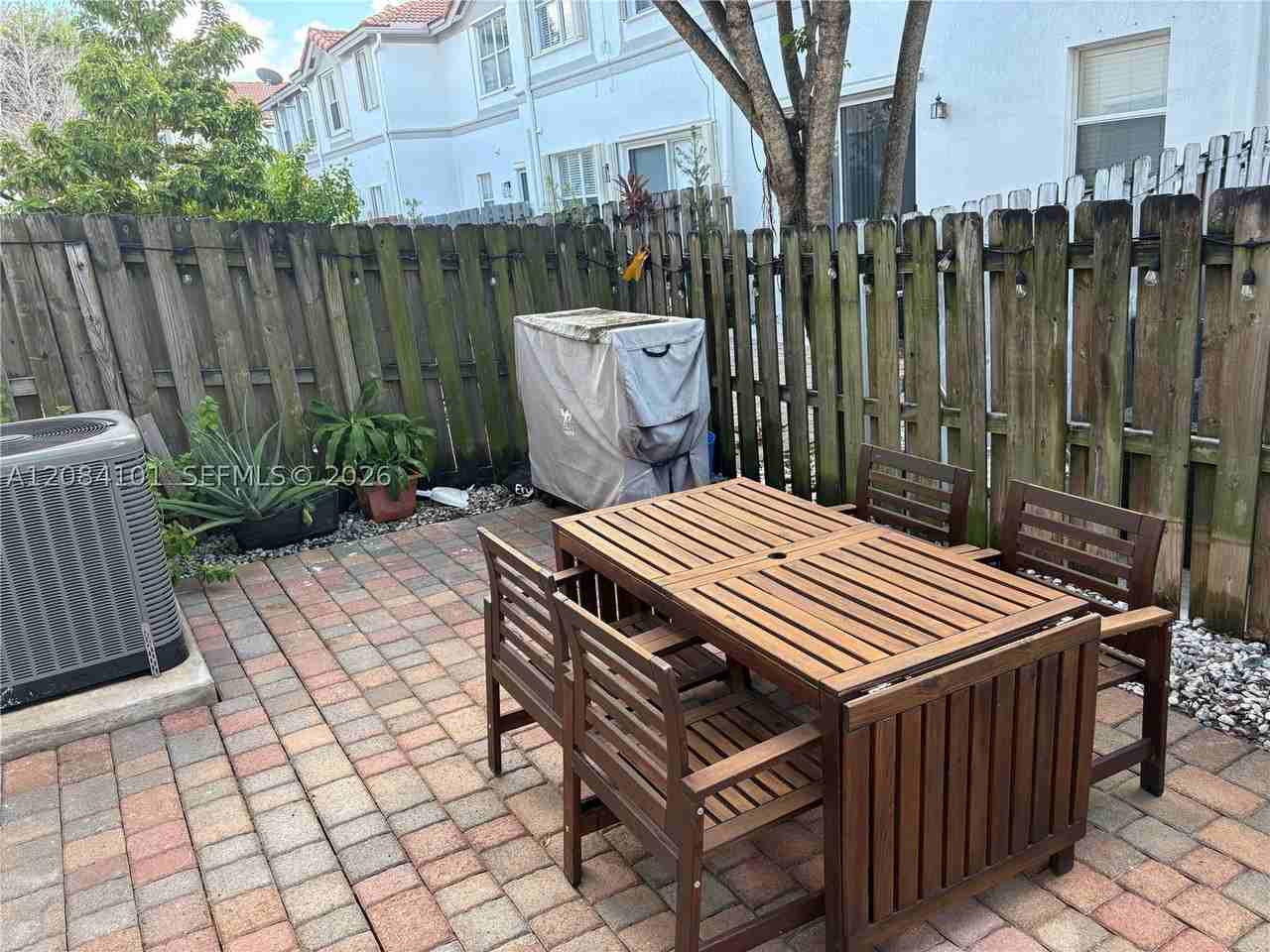 8108 Nw 108th Ct - Photo 7 of 45