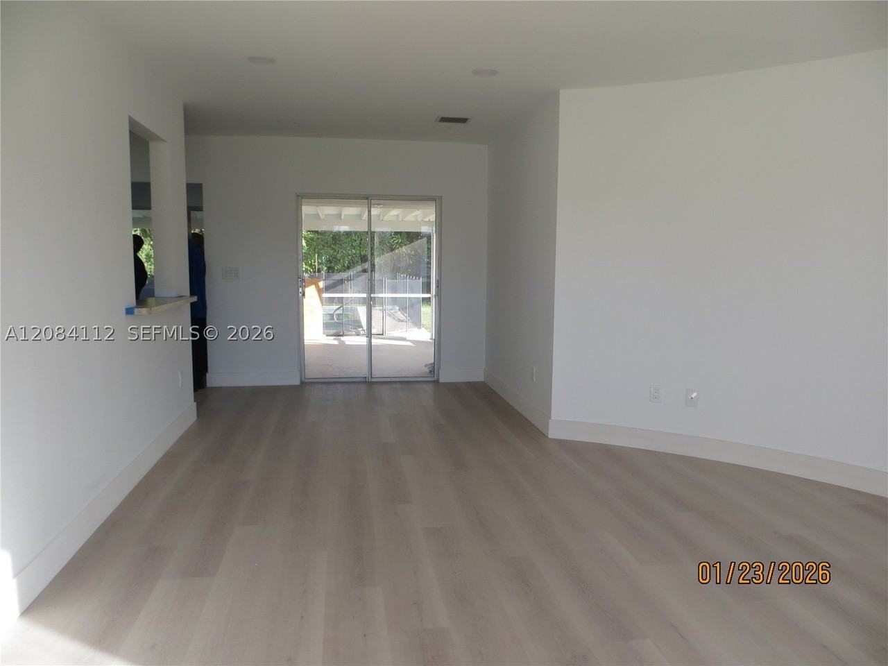 7435 Sw 22nd St - Photo 4 of 30