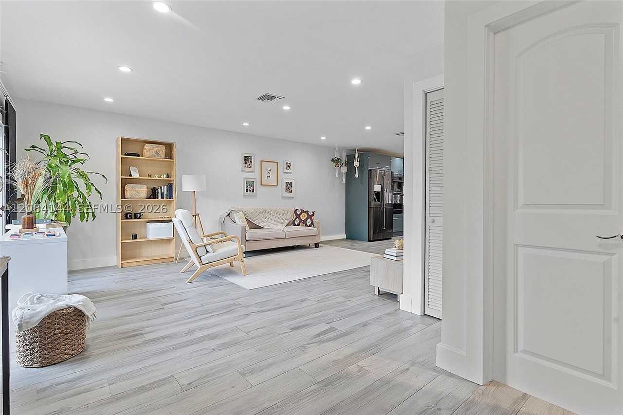 4868 Sheridan St #5 - Photo 2 of 40