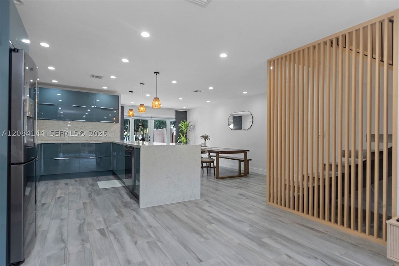 4868 Sheridan St #5 - Photo 7 of 40