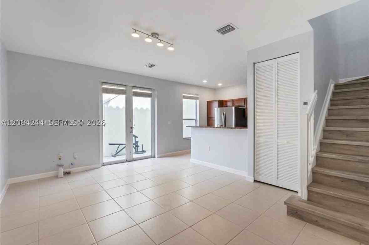 17067 Sw 93rd St #17067 - Photo 5 of 21