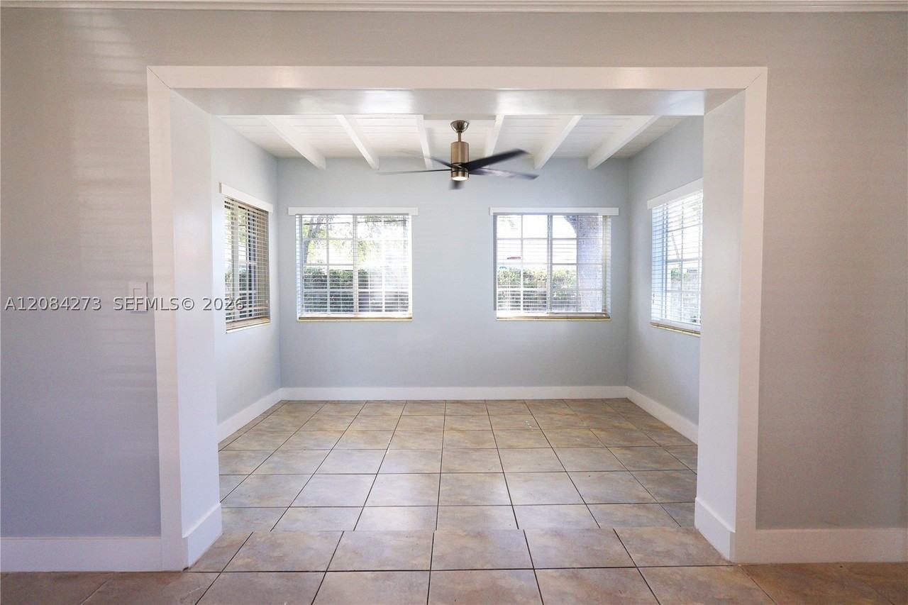 3610 Sw 106th Ave - Photo 4 of 19