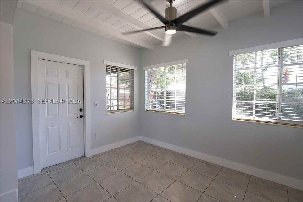 3610 Sw 106th Ave - Photo 5 of 19
