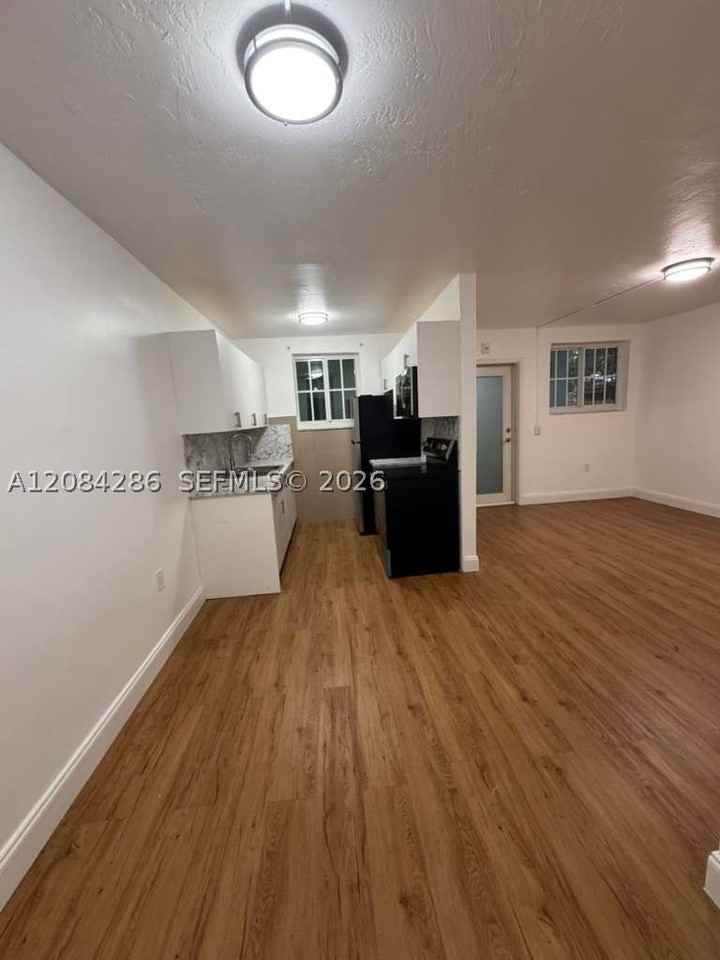 160 Ne 55th St #3 - Photo 2 of 6