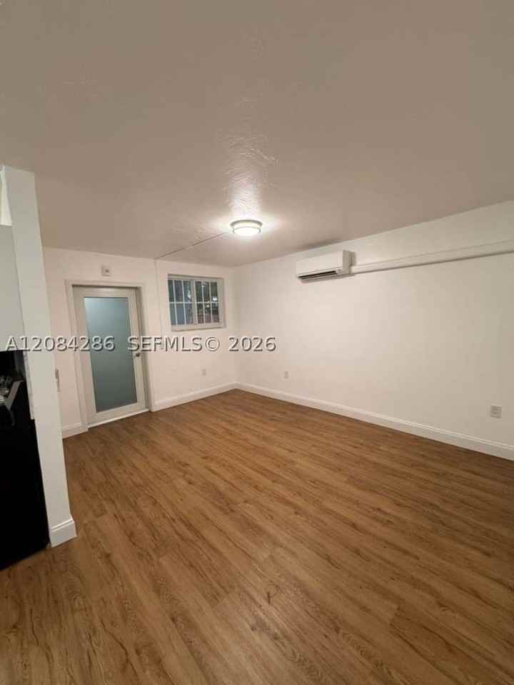160 Ne 55th St #3 - Photo 3 of 6