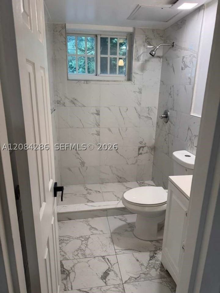 160 Ne 55th St #3 - Photo 6 of 6