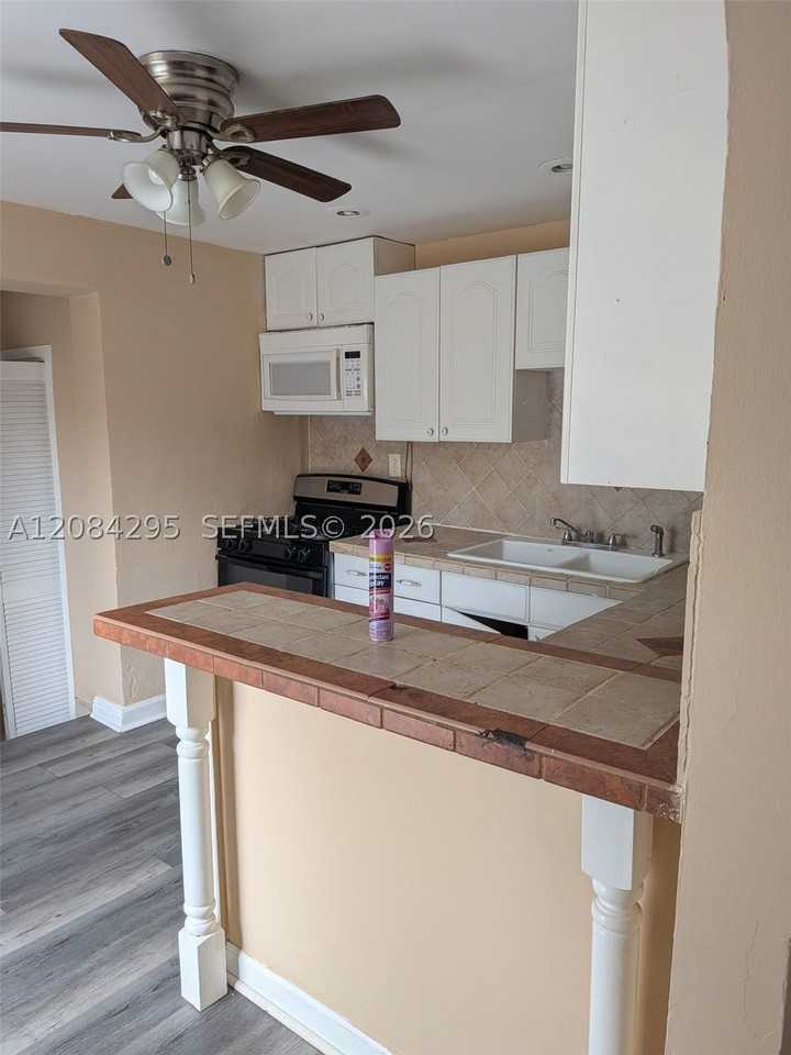 2455 Fillmore St #1 - Photo 2 of 10