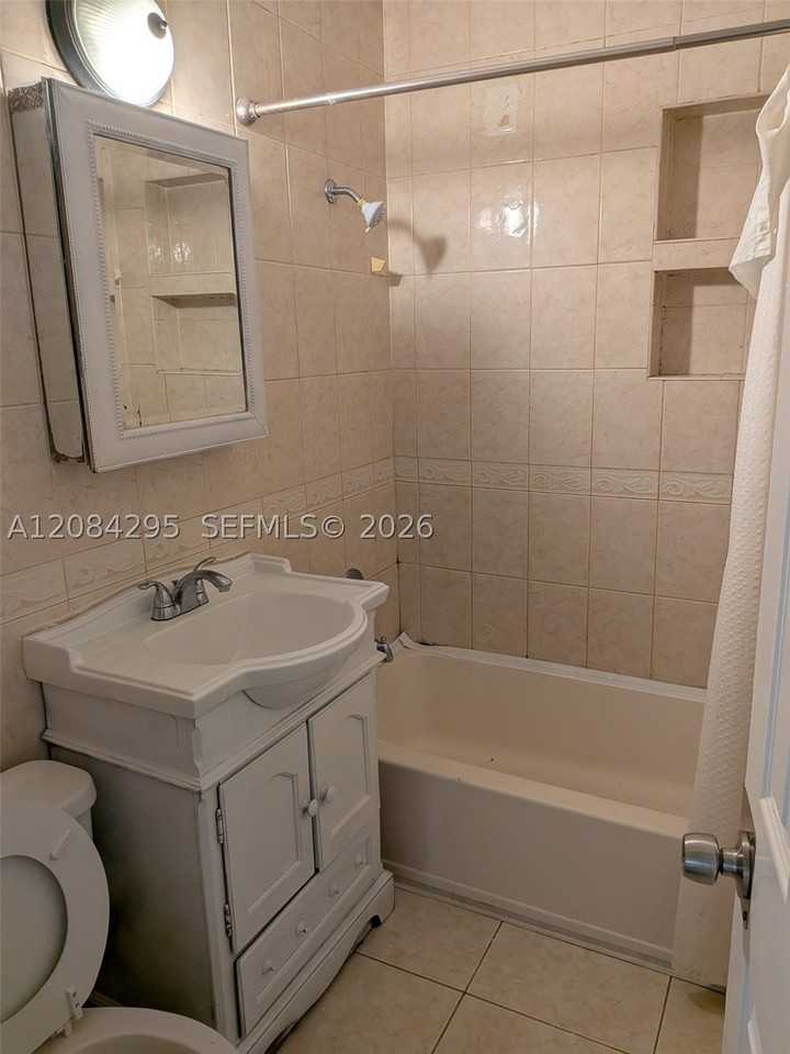 2455 Fillmore St #1 - Photo 3 of 10