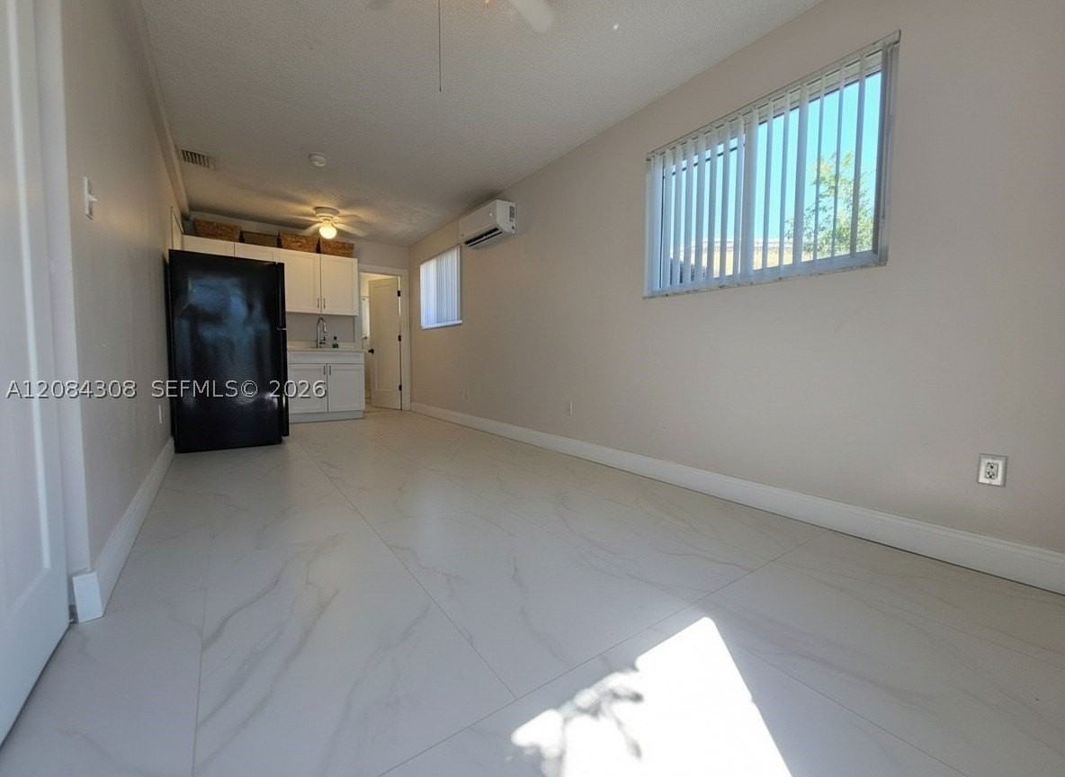 1430 N 68th Ave #B - Photo 3 of 15