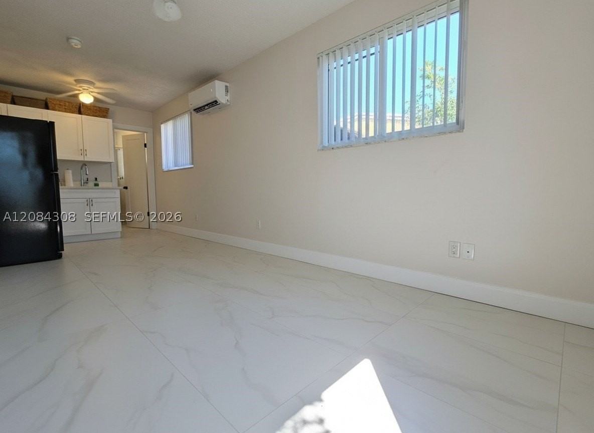 1430 N 68th Ave #B - Photo 4 of 15