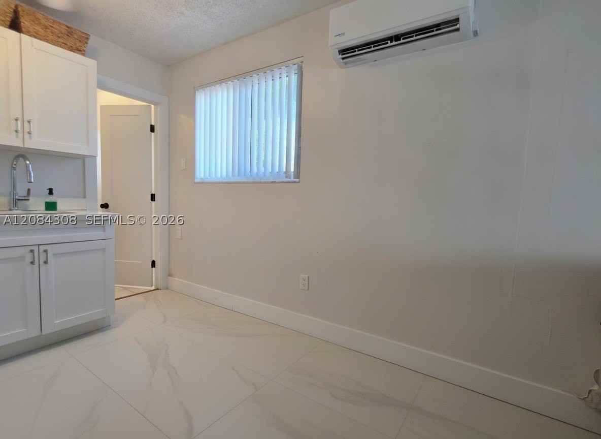 1430 N 68th Ave #B - Photo 5 of 15