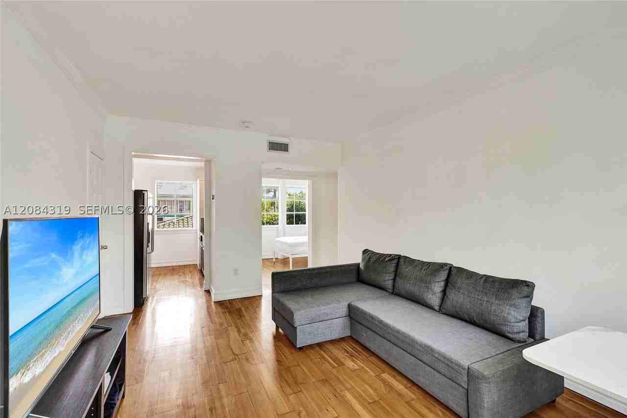 736 Lenox Ave #B7 - Photo 7 of 45