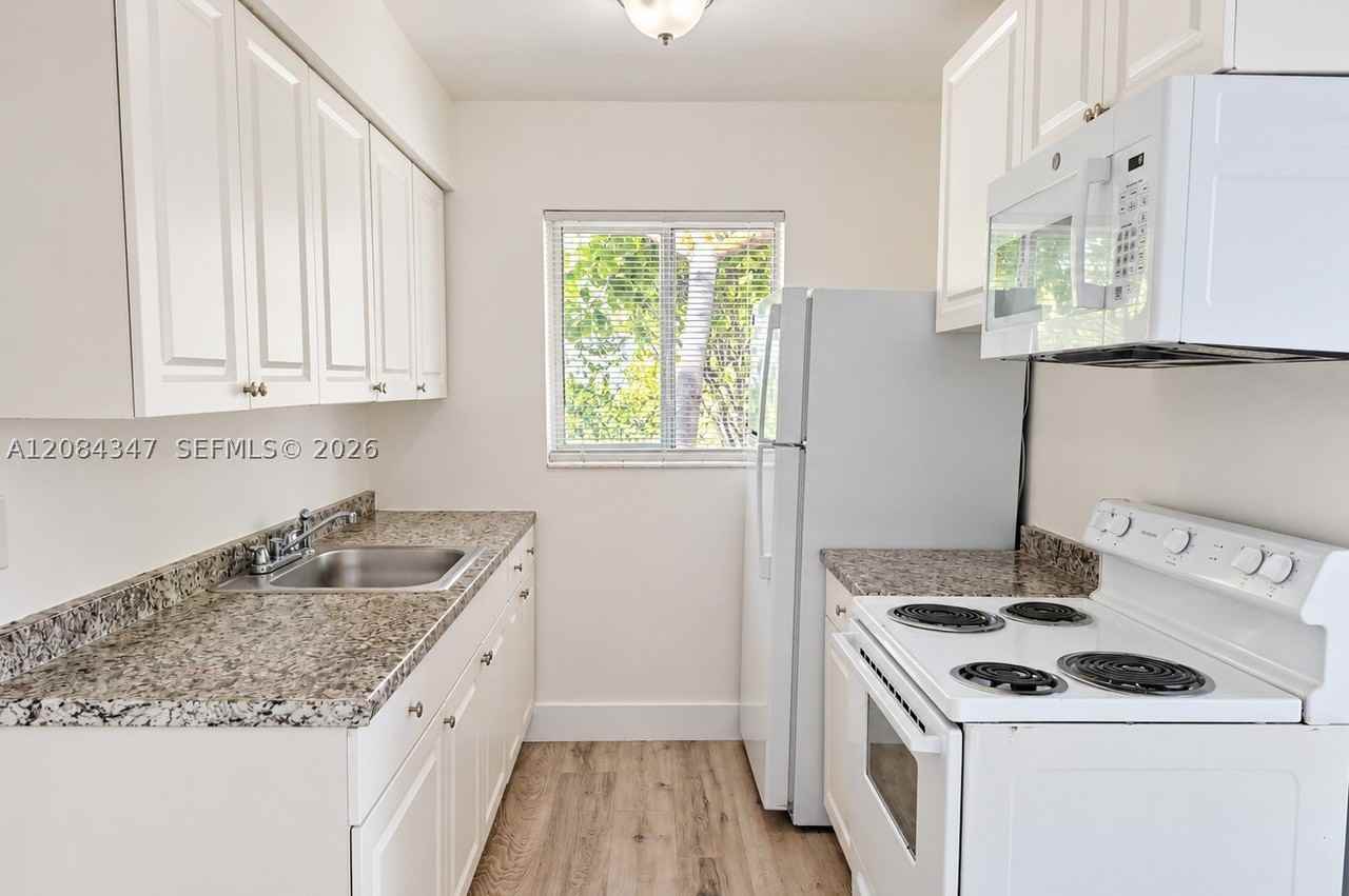 300 Se 9th Ct #4 - Photo 2 of 13