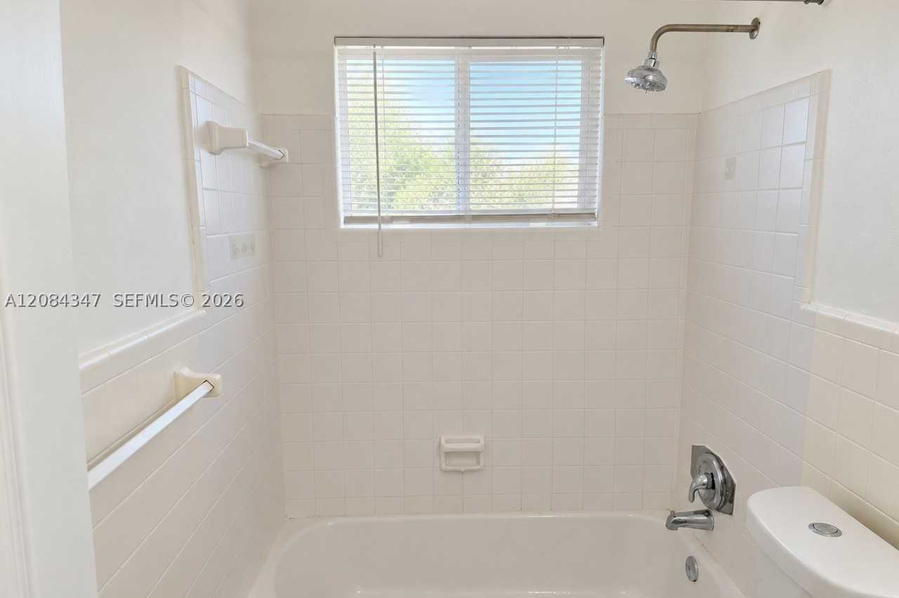 300 Se 9th Ct #4 - Photo 4 of 13