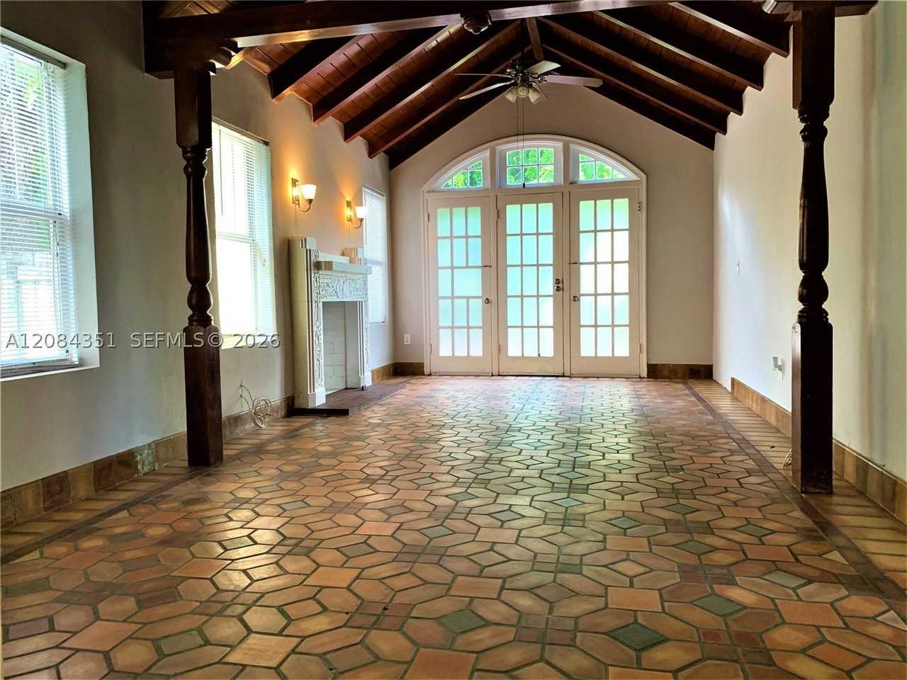 176 Ne 46th St - Photo 3 of 13