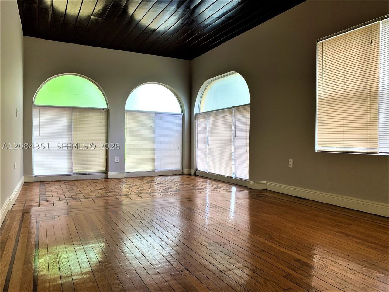176 Ne 46th St - Photo 6 of 13