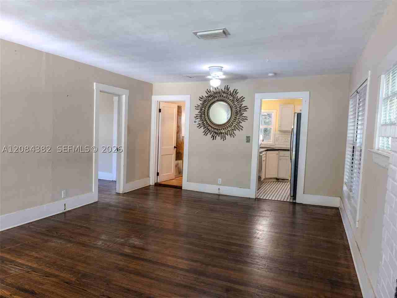 520 Ne 129th St - Photo 2 of 20