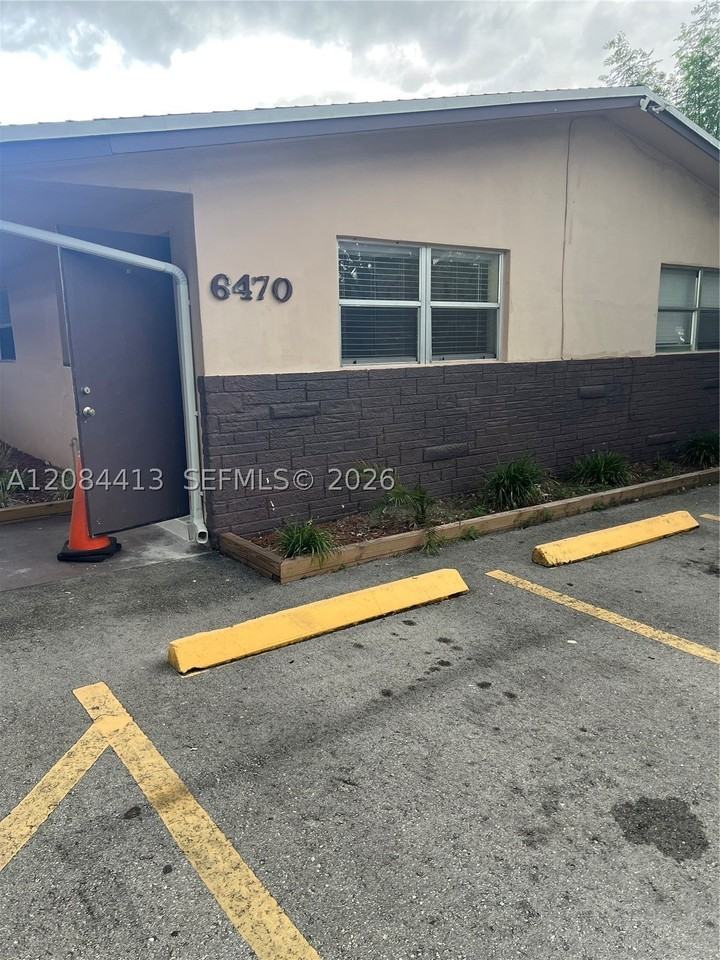 6470 Nw 20th Ct #2R - Photo 4 of 25