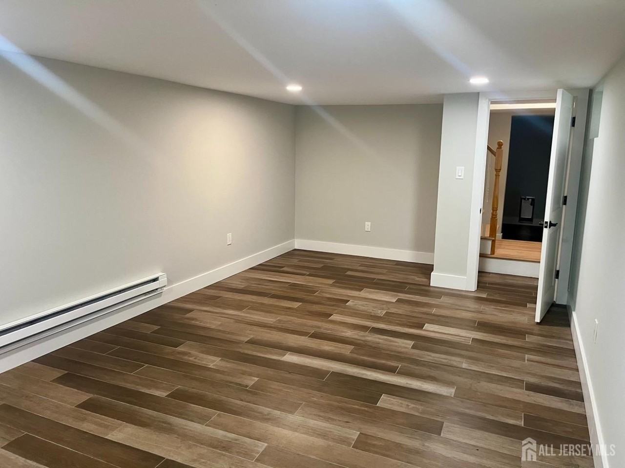 897 Port Reading Ave - Photo 7 of 8