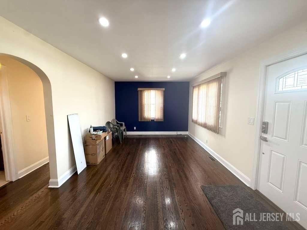 131 Amherst Ave - Photo 4 of 26