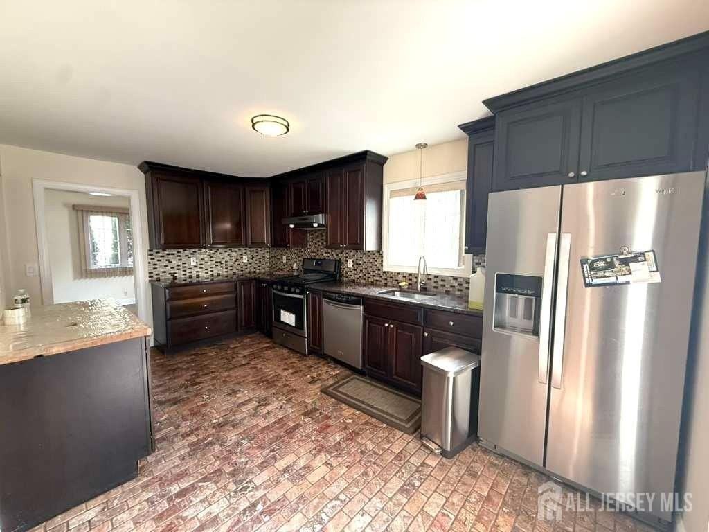 131 Amherst Ave - Photo 5 of 26