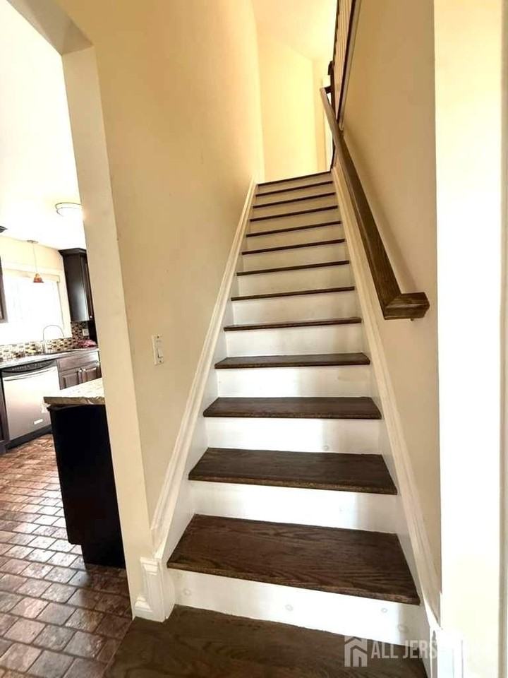 131 Amherst Ave - Photo 7 of 26