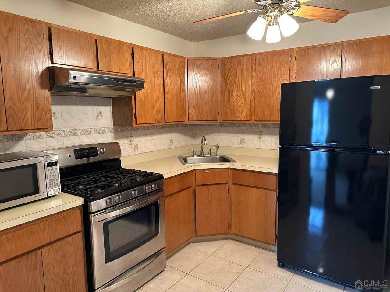 498 Witney Ct - Photo 3 of 13
