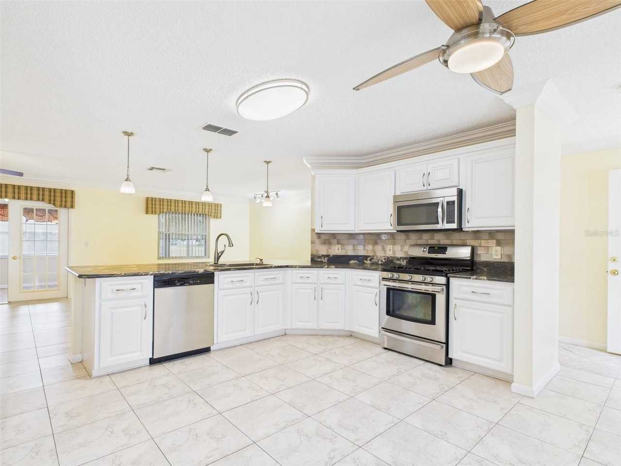 9679 Sw 99th Ave - Photo 4 of 24