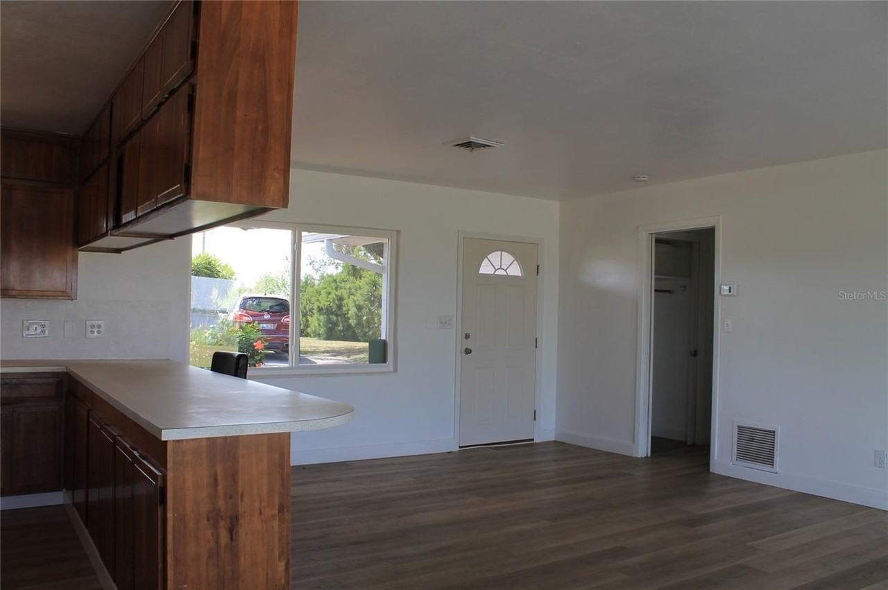 2700 Crump Rd - Photo 3 of 14